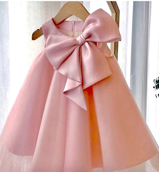 Evening dress with big bow