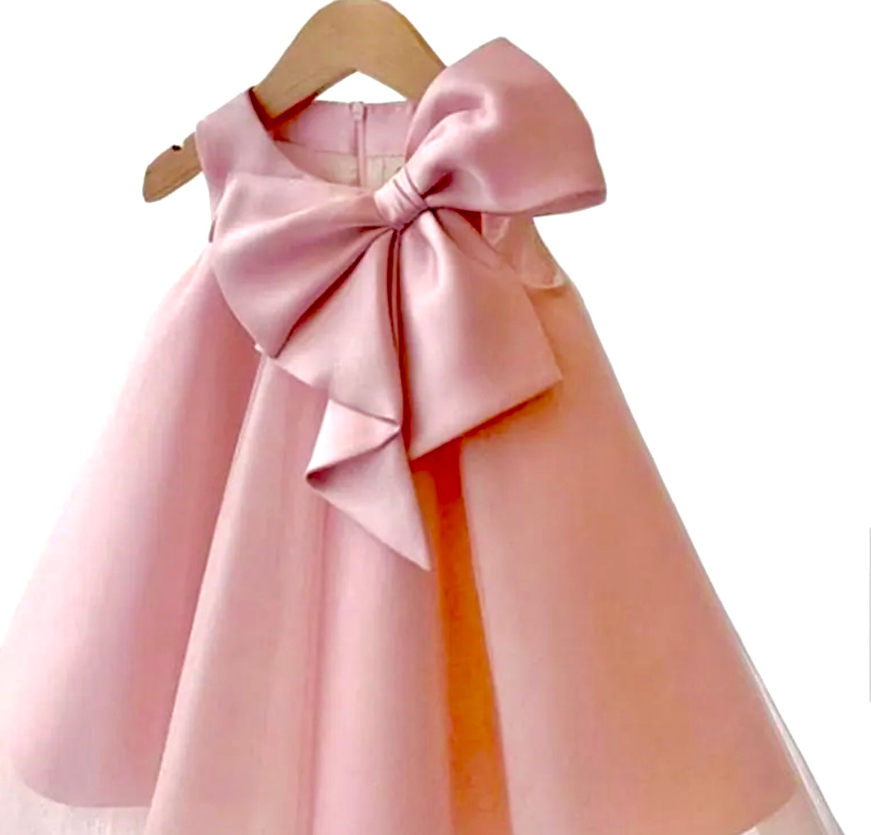 Evening dress with big bow