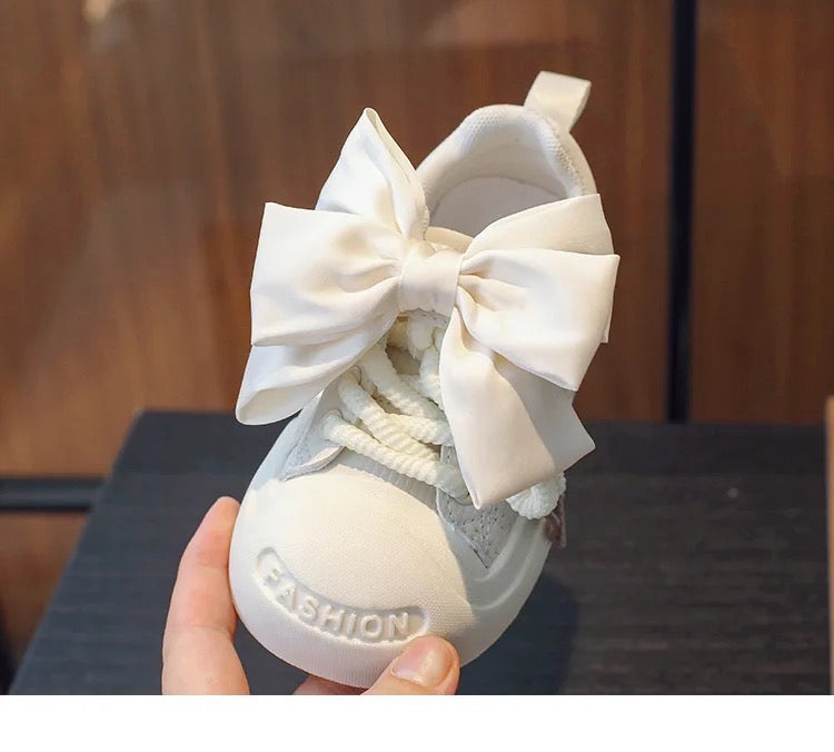 Bow sneakers